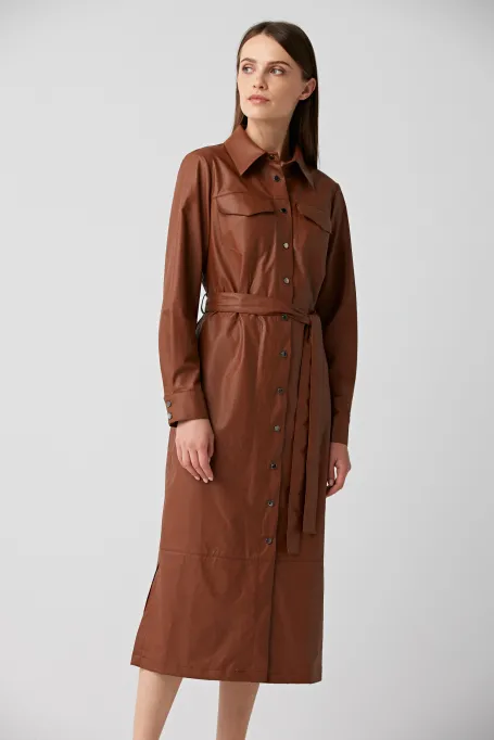 Rochie maro cu talie subțire