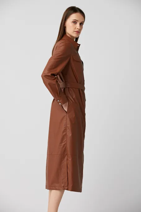 Rochie maro cu talie subțire