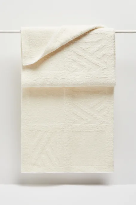 Bărbat alb cu lână de alpaca