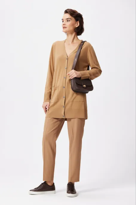 Kardigan din lână merinos.