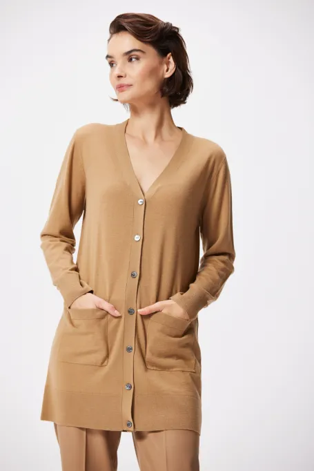 Kardigan din lână merinos.