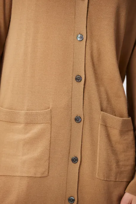 Kardigan din lână merinos.