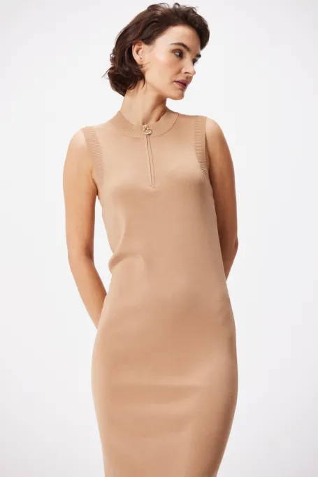 Rochie midi camel ajustată fără mâneci