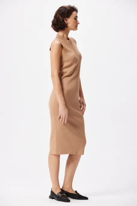 Rochie midi camel ajustată fără mâneci