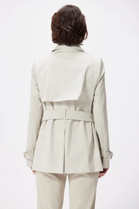 Trenci scurt cu curea