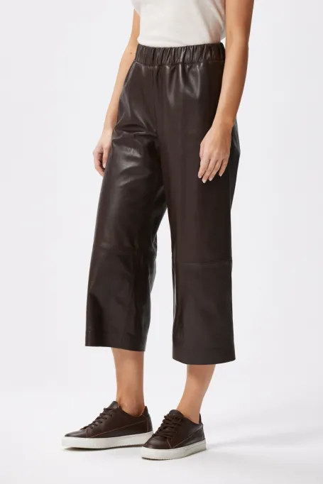 Pantaloni din piele cu picioare largi
