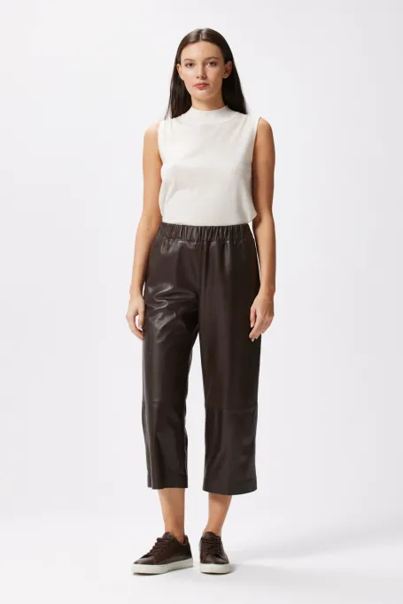 Pantaloni din piele cu picioare largi