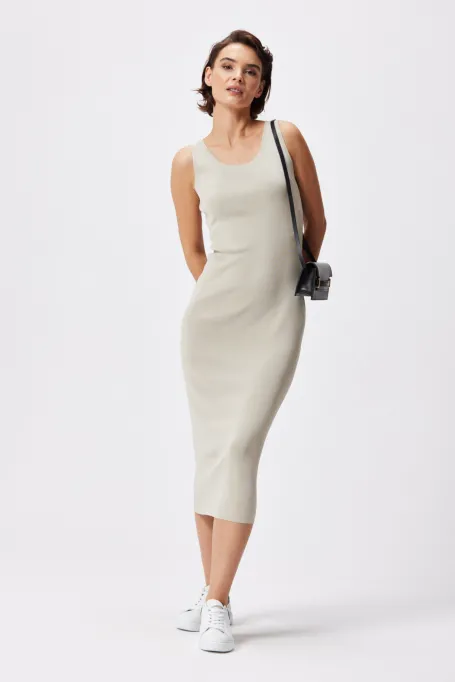 Bej rochie midi fără mâneci