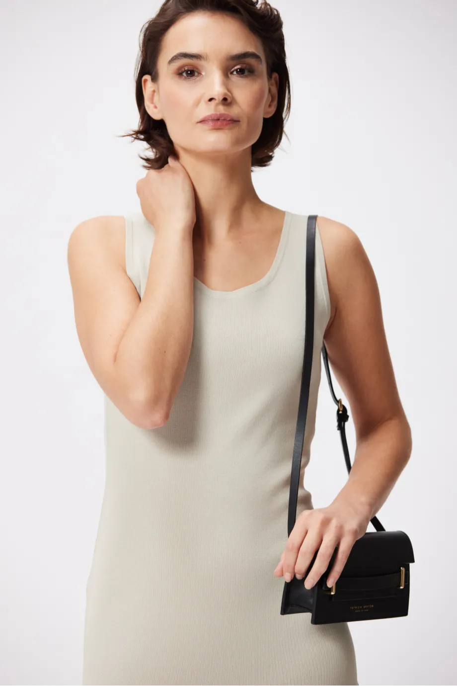 Bej rochie midi fără mâneci Bej rochie midi fără mâneci