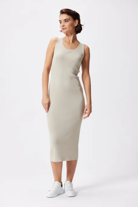 Bej rochie midi fără mâneci