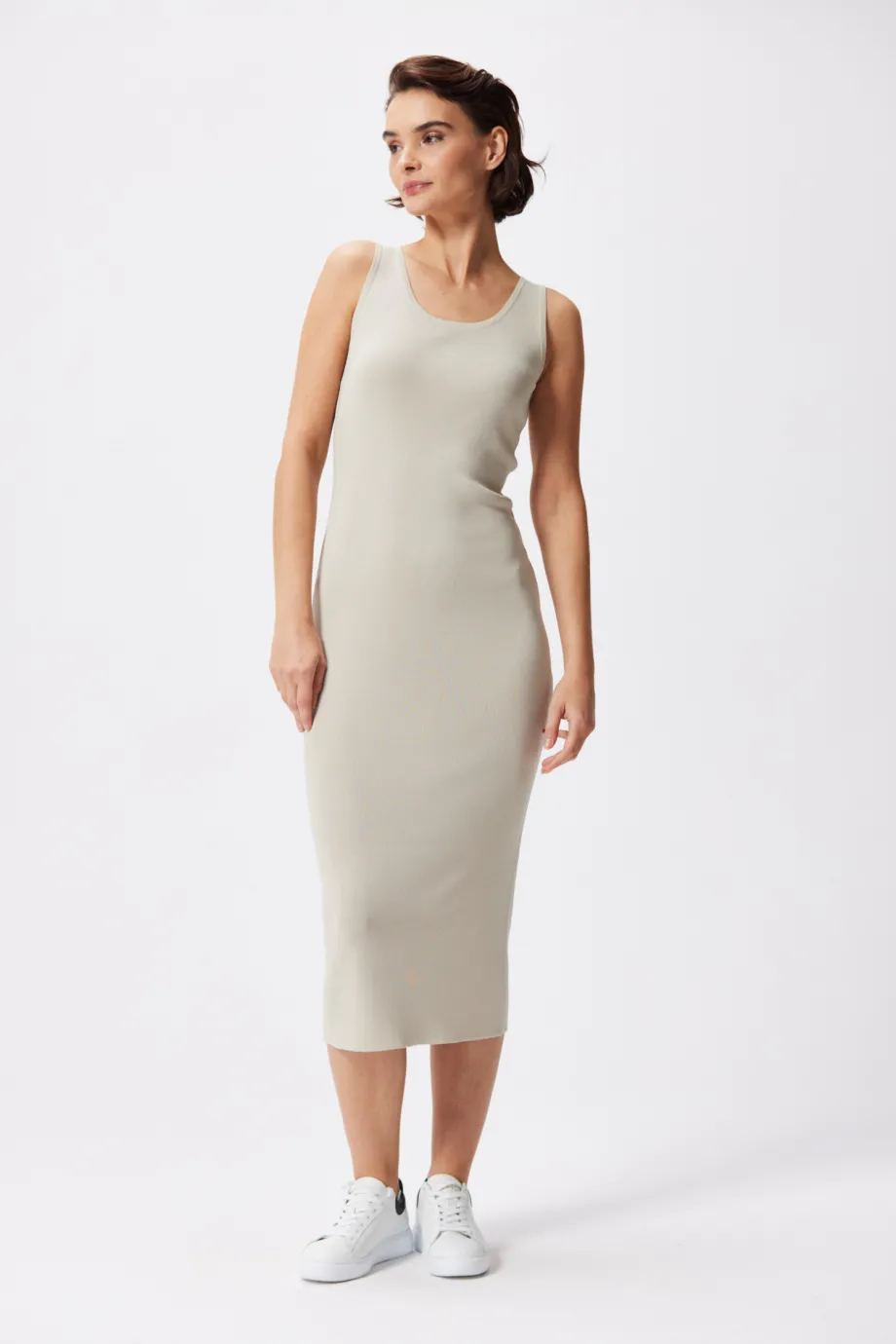 Bej rochie midi fără mâneci Bej rochie midi fără mâneci