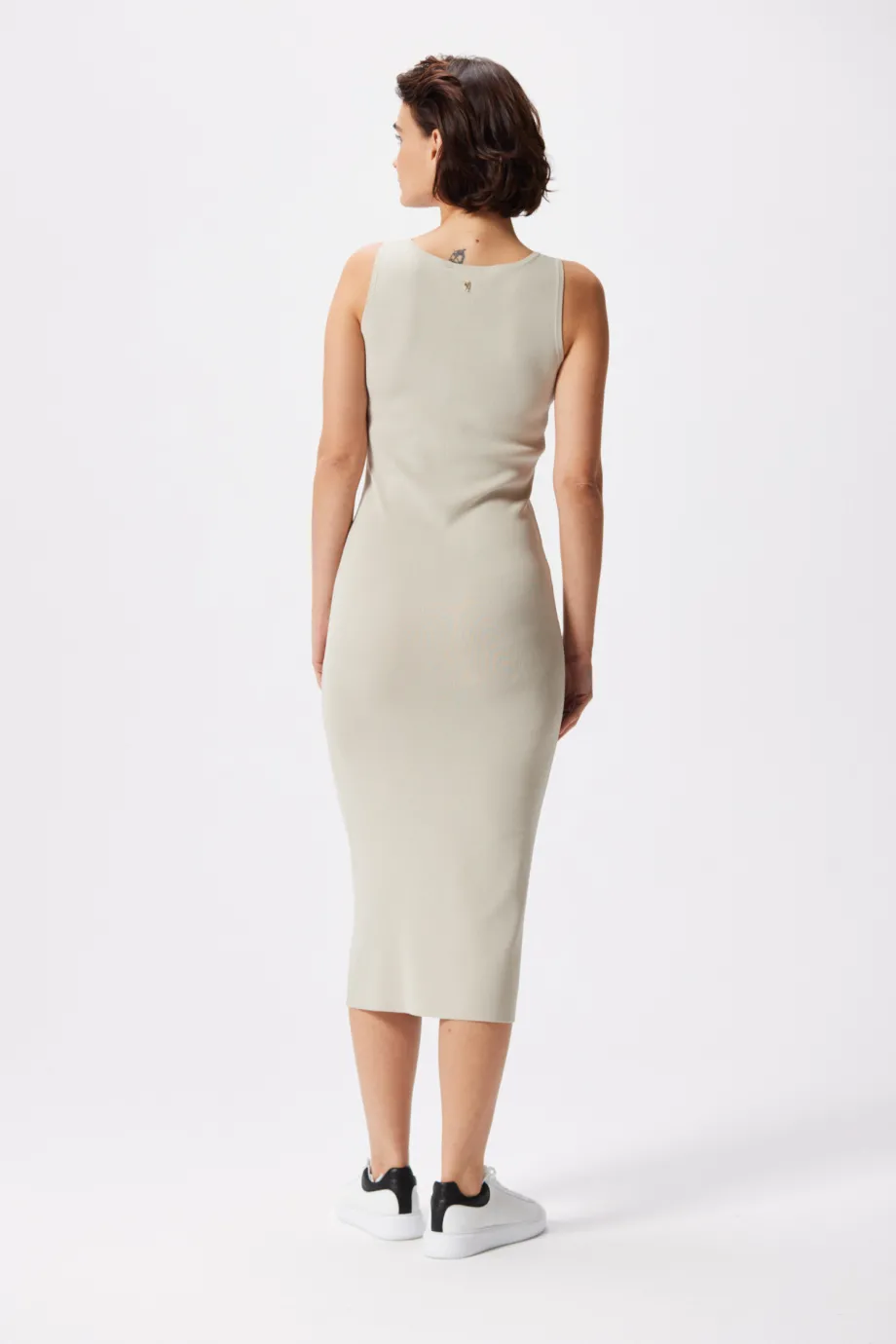 Bej rochie midi fără mâneci Bej rochie midi fără mâneci
