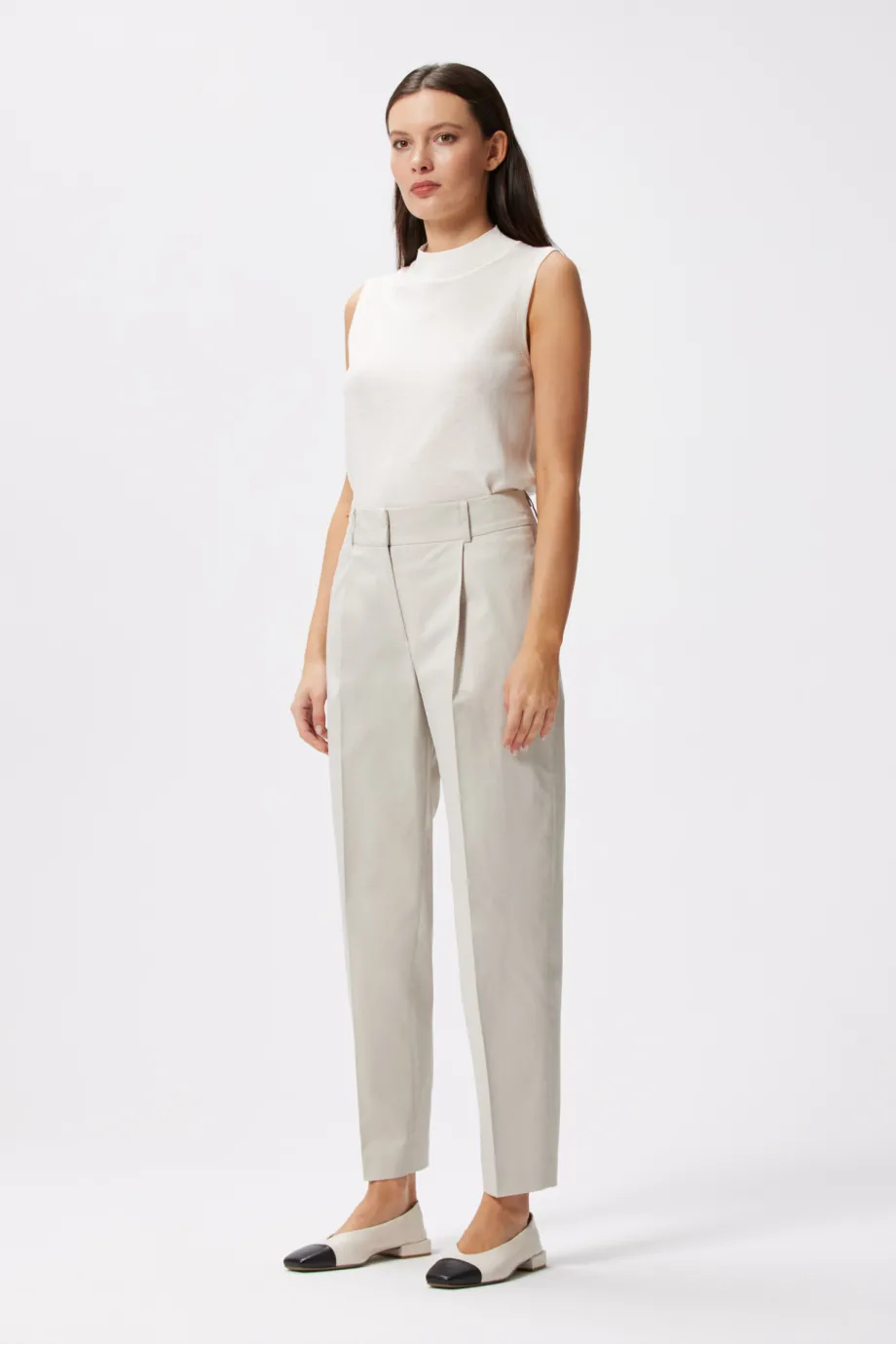 Pantaloni din bumbac cu pliuri Pantaloni din bumbac cu pliuri