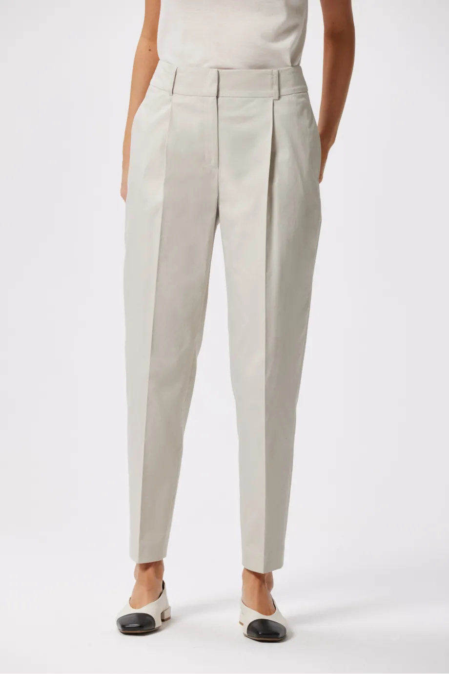 Pantaloni din bumbac cu pliuri Pantaloni din bumbac cu pliuri