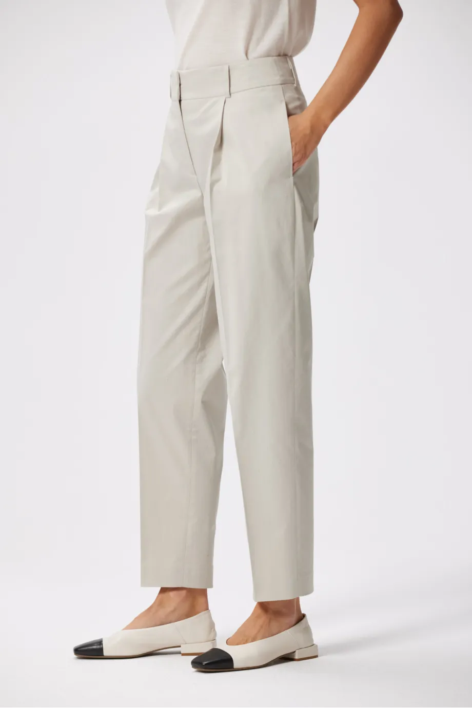 Pantaloni din bumbac cu pliuri Pantaloni din bumbac cu pliuri