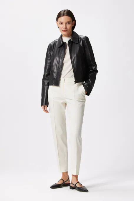 Jachetă din piele neagră