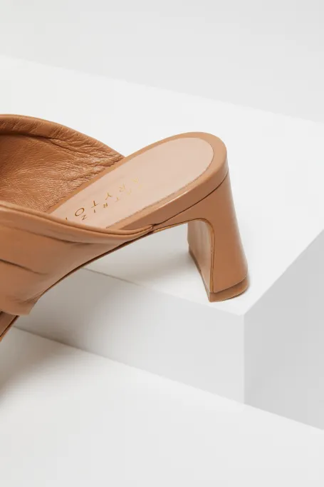 Muli bej cu toc înalt