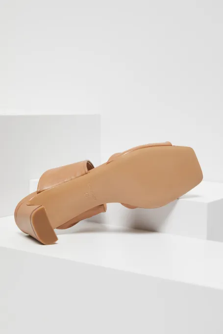 Muli bej cu toc înalt