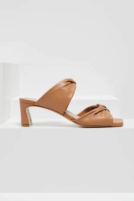 Muli bej cu toc înalt