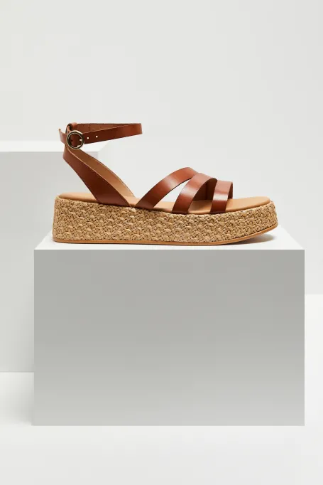 Sandale cu platformă