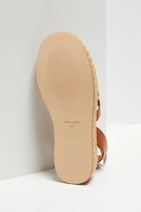 Sandale cu platformă