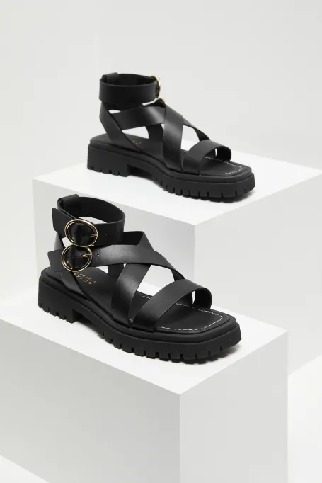 Sandale negre din piele