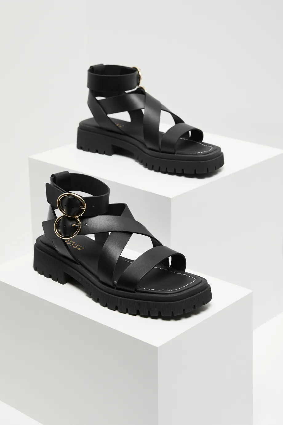 Sandale negre din piele Sandale negre din piele