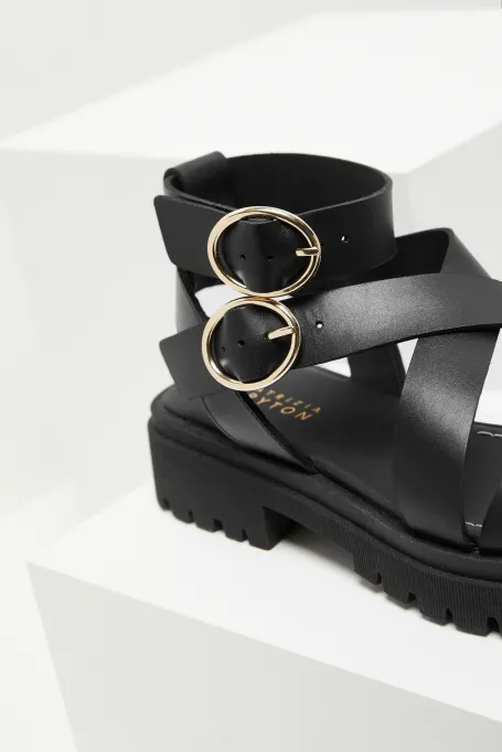 Sandale negre din piele