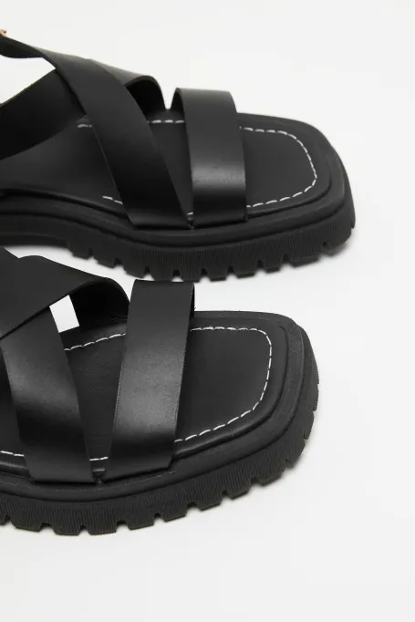 Sandale negre din piele