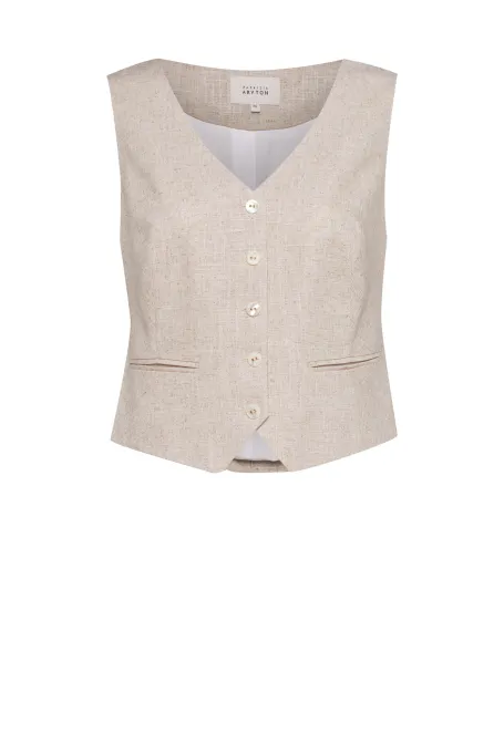 Vestă bej cu lenjerie pentru a merge cu un costum