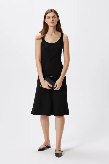 Rochie midi neagra cu bretele late Rochie midi neagra cu bretele late