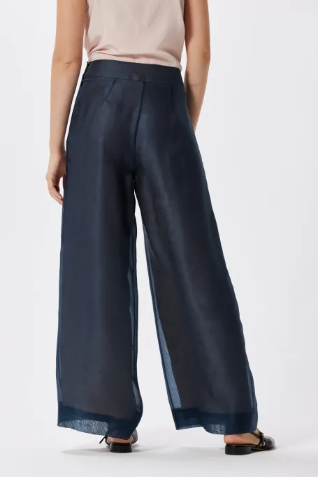 Pantaloni largi de costum