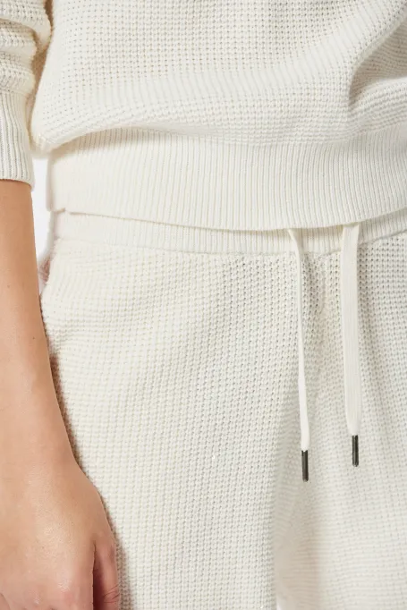 Pantaloni scurți alb crem din tricot