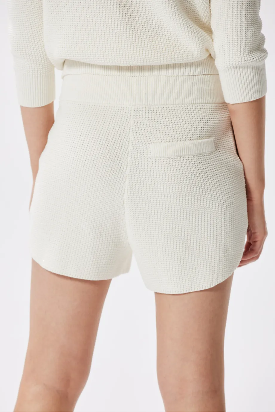 Pantaloni scurți alb crem din tricot Pantaloni scurți alb crem din tricot