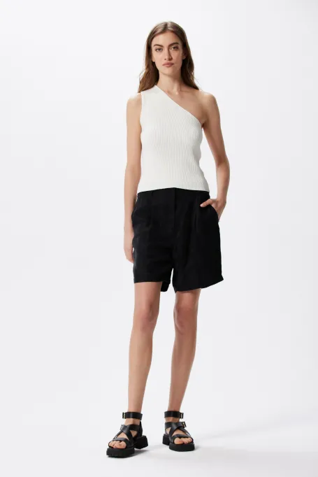 Top cu umeri din cașmir alb