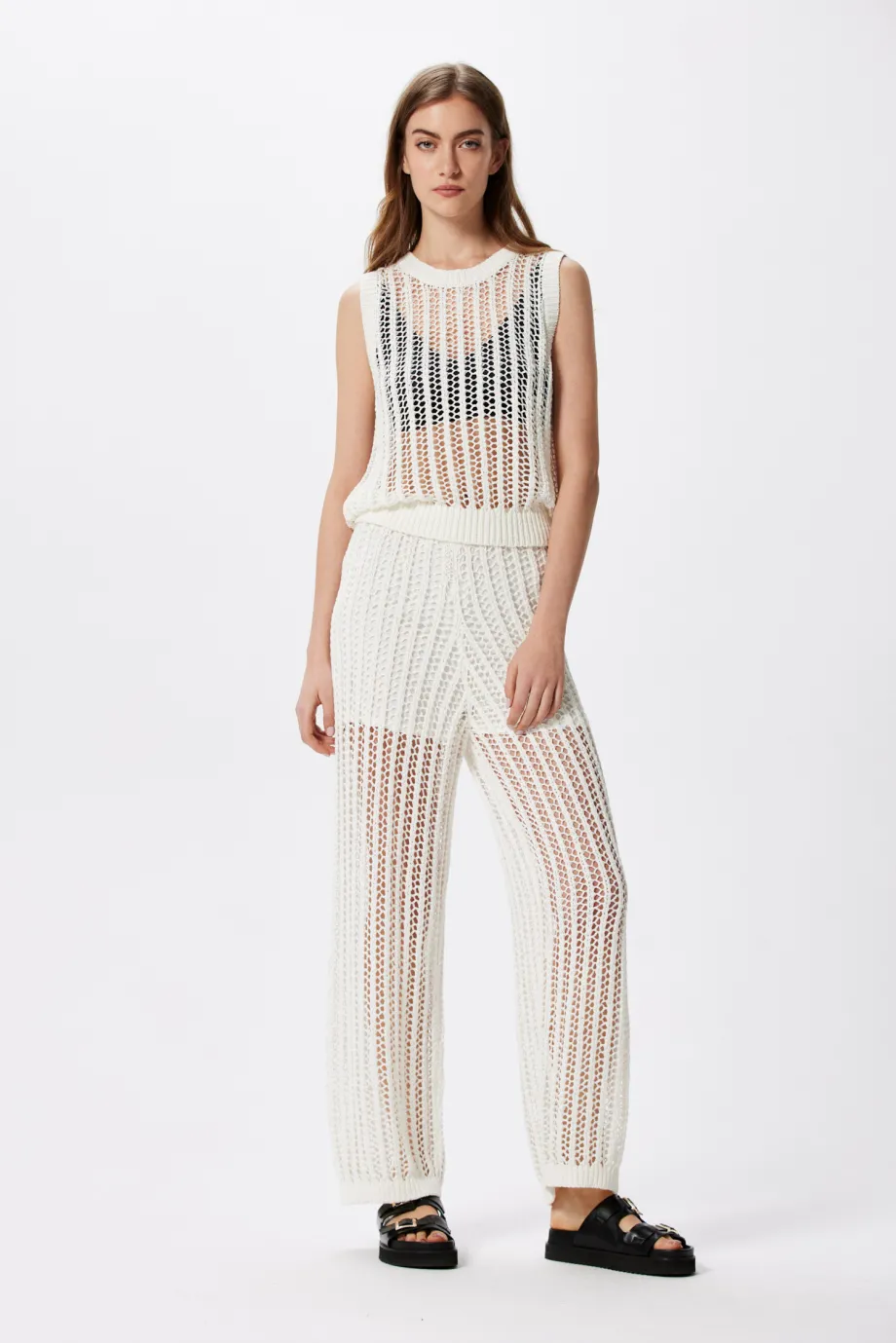 Pantaloni ajurati bej Pantaloni ajurati bej