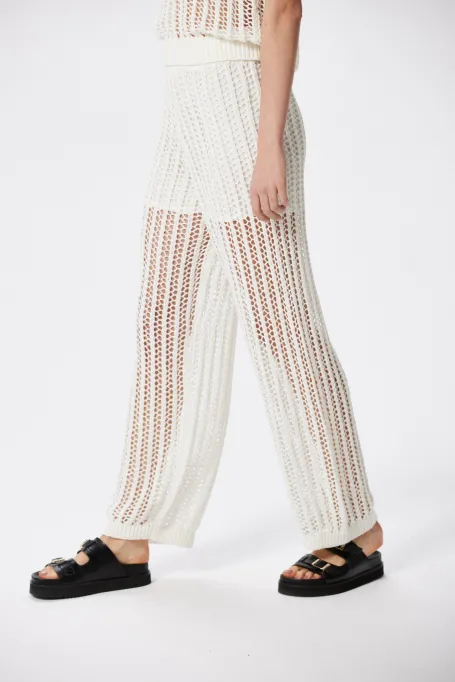 Pantaloni ajurati bej Pantaloni ajurati bej