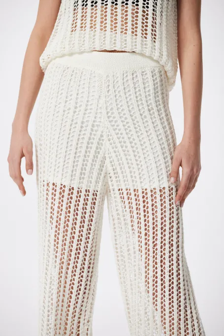 Pantaloni ajurati bej Pantaloni ajurati bej