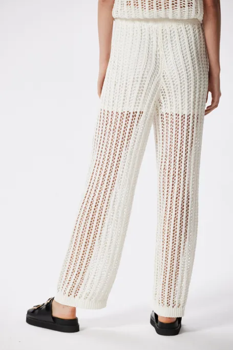 Pantaloni ajurati bej Pantaloni ajurati bej