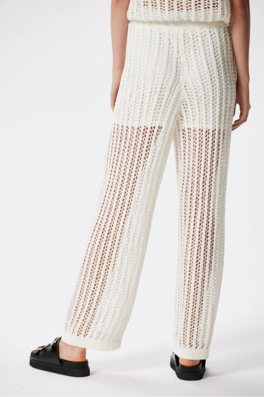 Pantaloni ajurati bej Pantaloni ajurati bej