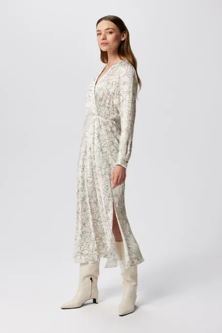 Rochie albă cu un tipar liniar