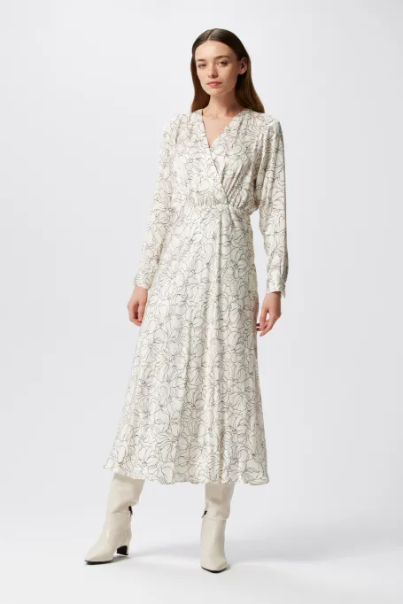 Rochie albă cu un tipar liniar