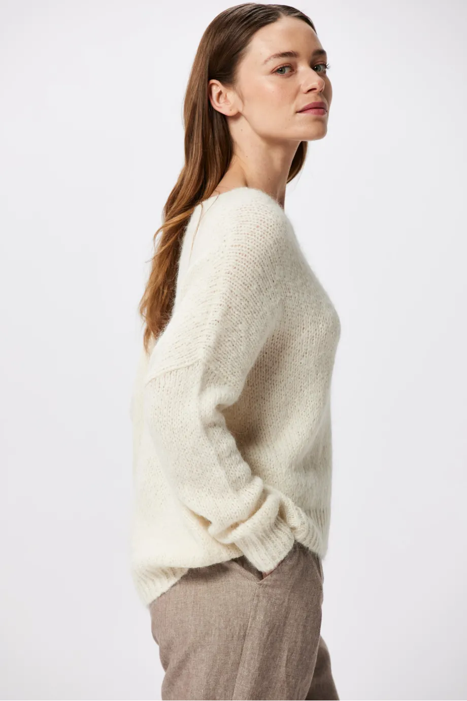 Pulover alb din amestec de alpaca suri și lână merino Pulover alb din amestec de alpaca suri și lână merino
