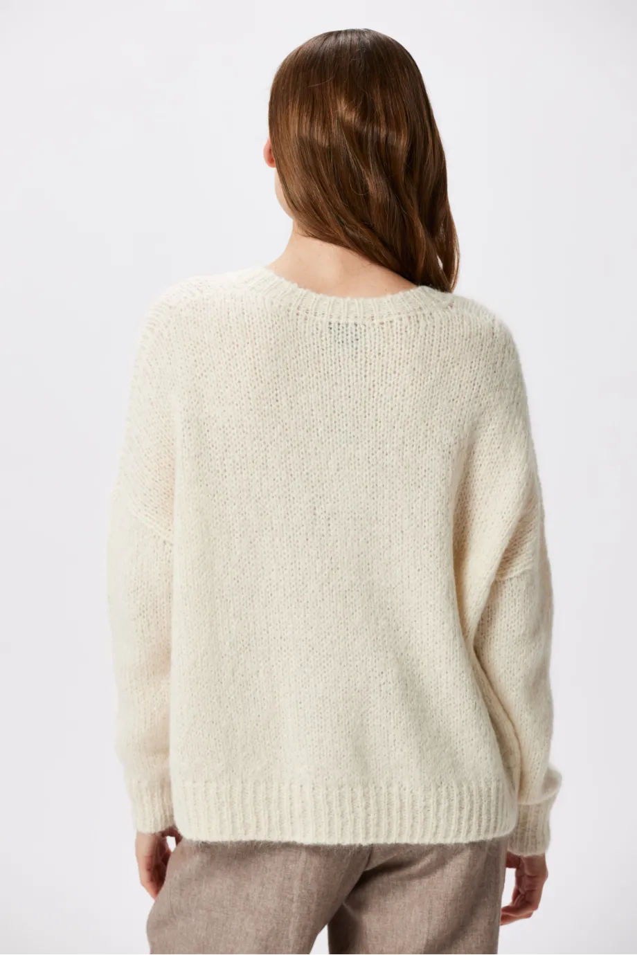 Pulover alb din amestec de alpaca suri și lână merino Pulover alb din amestec de alpaca suri și lână merino
