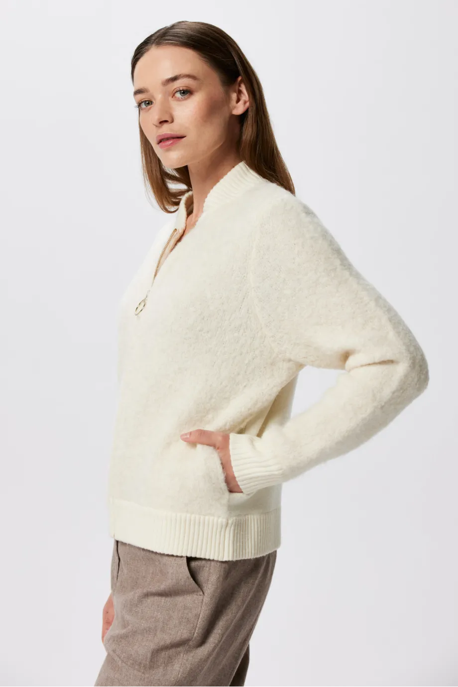 Cardigan alb din lână de alpaca Cardigan alb din lână de alpaca