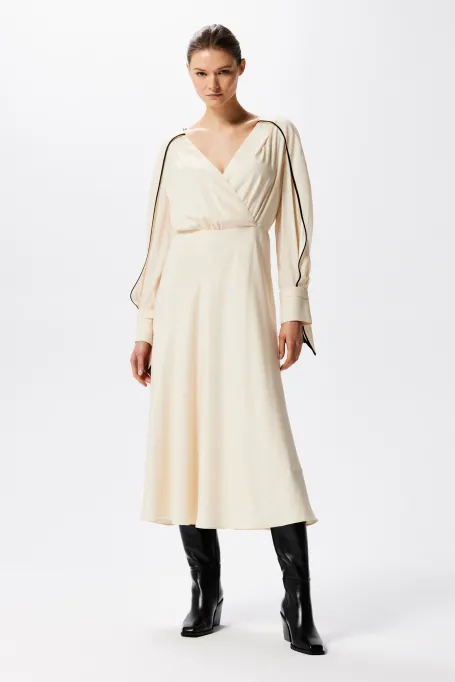 Rochie din mătase cu tiv negru