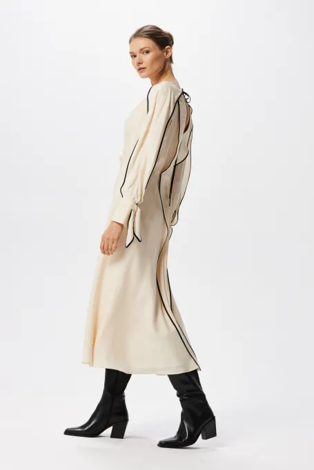 Rochie din mătase cu tiv negru