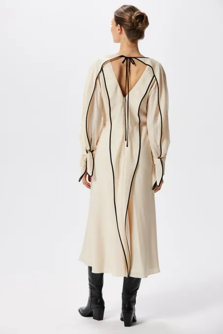 Rochie din mătase cu tiv negru