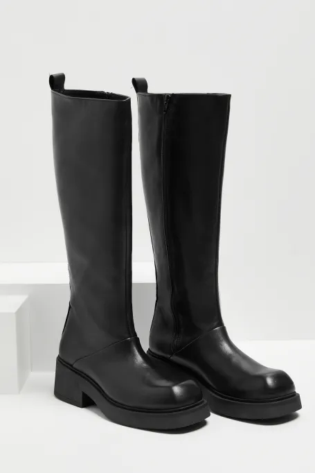Cizme negre din piele