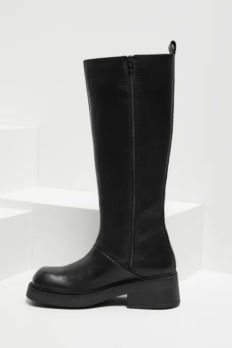 Cizme negre din piele